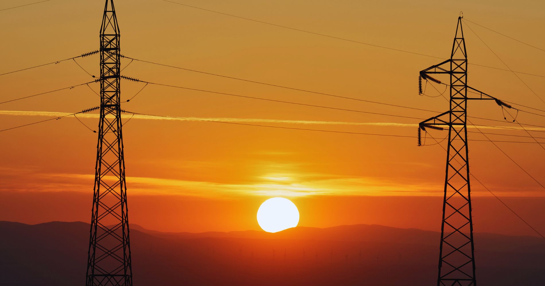 As 10 tendências da transição energética na América Latina em 2025 incluem avanços em renováveis, hidrogênio verde e veículos elétricos, com o Brasil liderando o setor. A região se destaca como modelo de descarbonização e inovação sustentável.