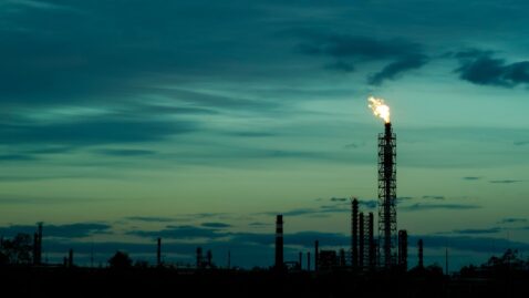 Alerta vermelho: quase 90% dos vazamentos de metano rastreados por satélite permanecem sem correção, adverte United Nations Environment Programme antes da COP30